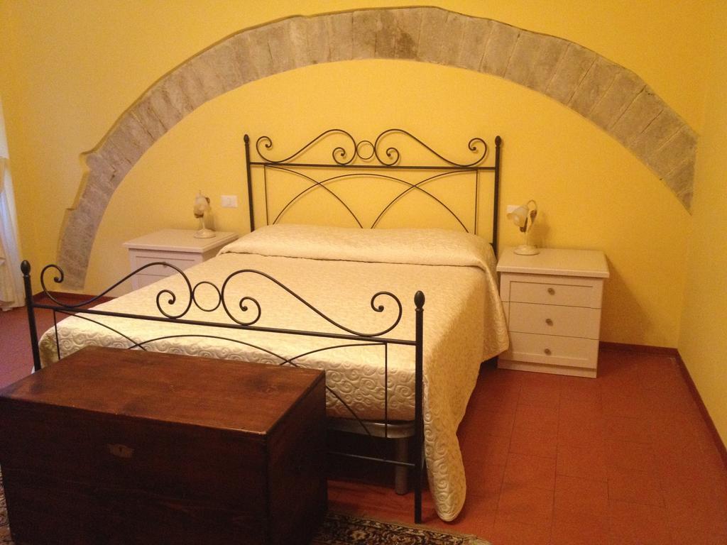 B&B La Dimora Del Capitano 法布里亚诺 客房 照片