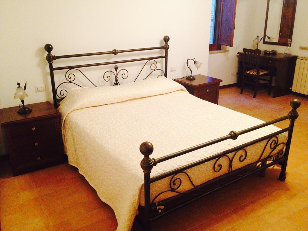B&B La Dimora Del Capitano 法布里亚诺 客房 照片